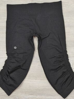 Lululemon In The Flow Crop II Womens Medium Gray Athletic Yoga Tight Leggings 6